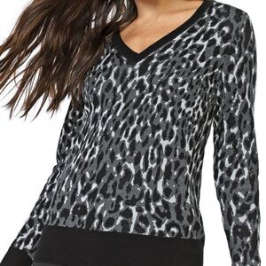 Banana republic Black and Gray cheetah leopard print v neck wool Sweater medium